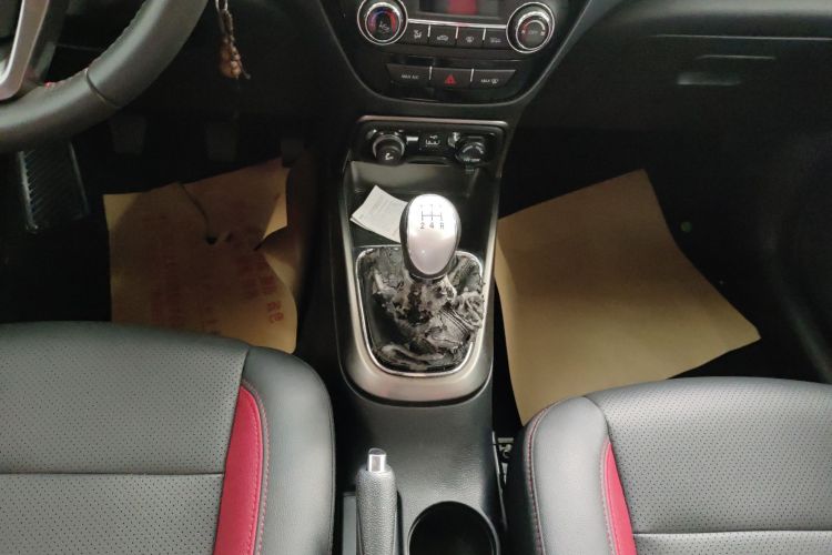 长安CS15 2016款 1.5L 手动豪华版中控内饰18