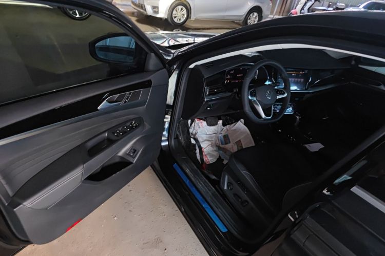 大众 帕萨特 2025款 出众款 380TSI 星空龙腾版中控内饰7003