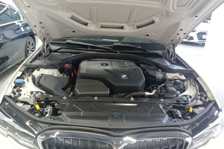 宝马3系 2020款 改款 325Li M运动套装机舱底盘24