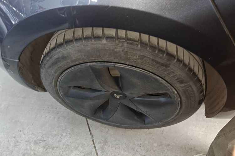 特斯拉 Model 3 2019款 标准续航后驱升级版车身外观6008