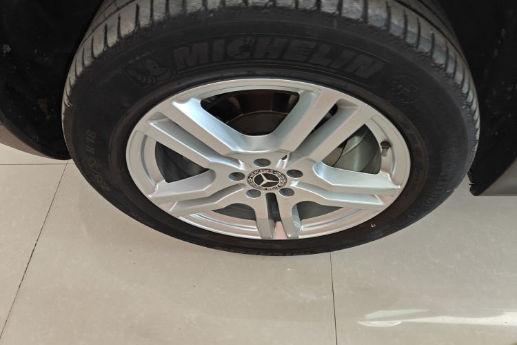 奔驰GLB 2021款 GLB 200 动感型车身外观6008