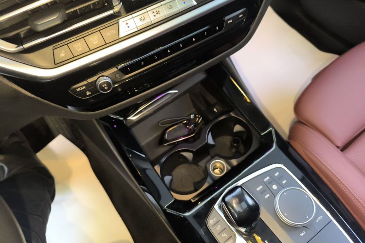 宝马X3 2022款 改款二 xDrive30i 领先型 M曜夜套装中控内饰18