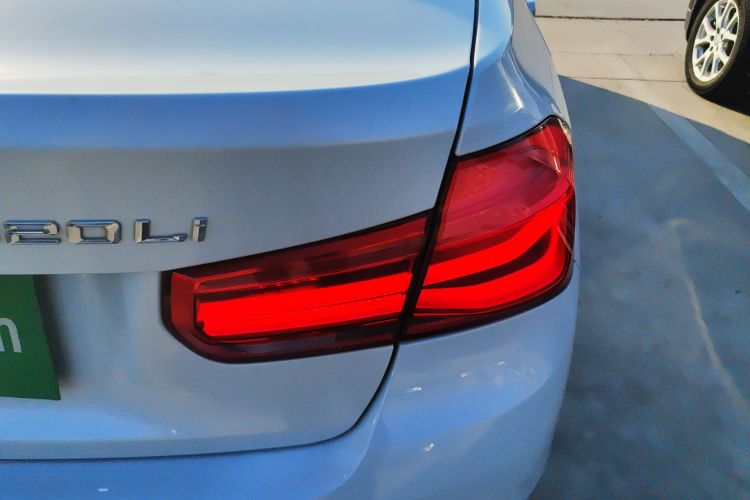 宝马3系 2016款 320Li 进取型车身外观9