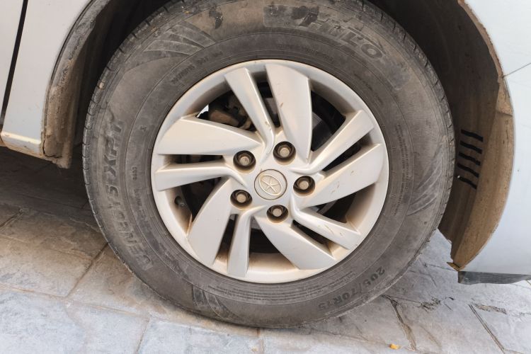 江淮瑞风 瑞风M4 2016款 2.0L 手动豪华型车身外观10