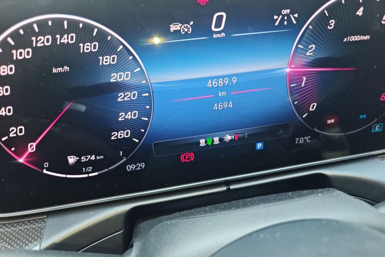 奔驰C级 2024款 C 260 L 运动版中控内饰15