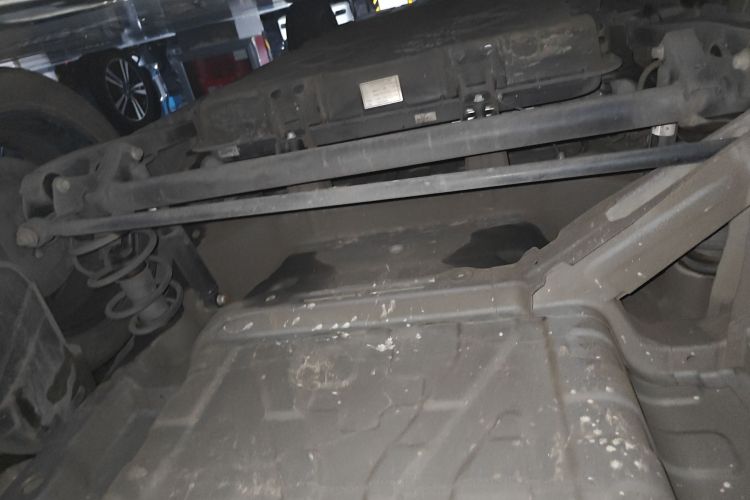 哪吒汽车 哪吒V 2022款 潮 400 Lite局部细节9008