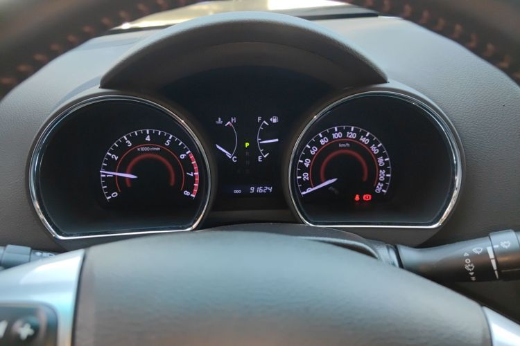 丰田 汉兰达 2012款 2.7L 两驱7座豪华版局部细节14