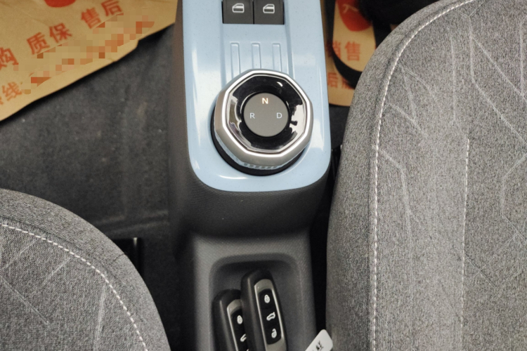 吉利银河 2024款 熊猫mini 200km 耐力熊中控内饰18