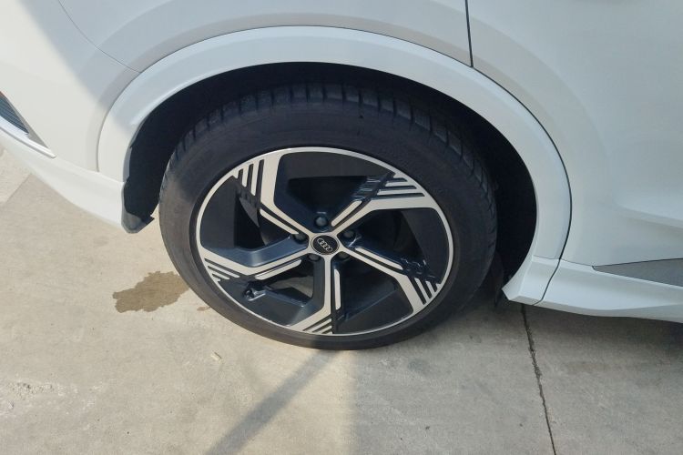 奥迪Q4 e-tron 2023款 40 e-tron 创境版车身外观6008