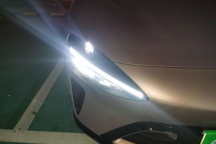 小米汽车 小米YU7 2025款 超长续航高性能四驱Max版车身外观8