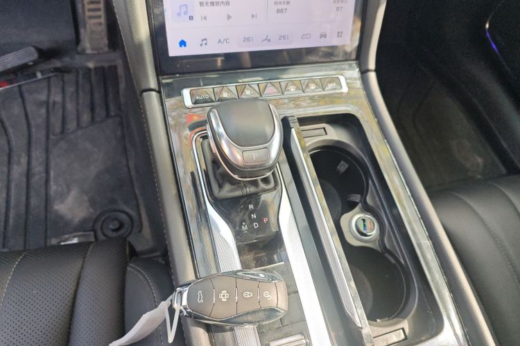 红旗H5 2023款 2.0T 自动智联旗享版中控内饰18