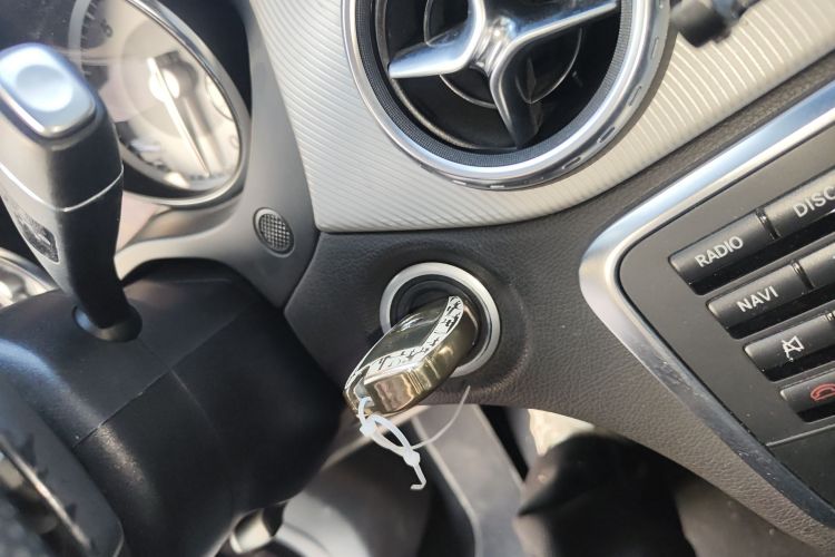 奔驰GLA 2015款 GLA 200 时尚型中控内饰11