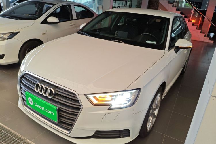 奥迪A3 2018款 30周年年型 Sportback 35 TFSI 进取型车身外观1