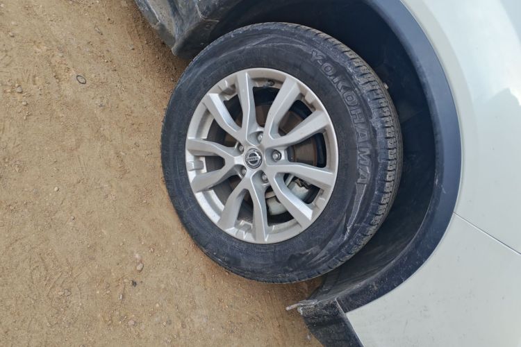 日产 奇骏 2019款 2.0L CVT舒适版 2WD车身外观10