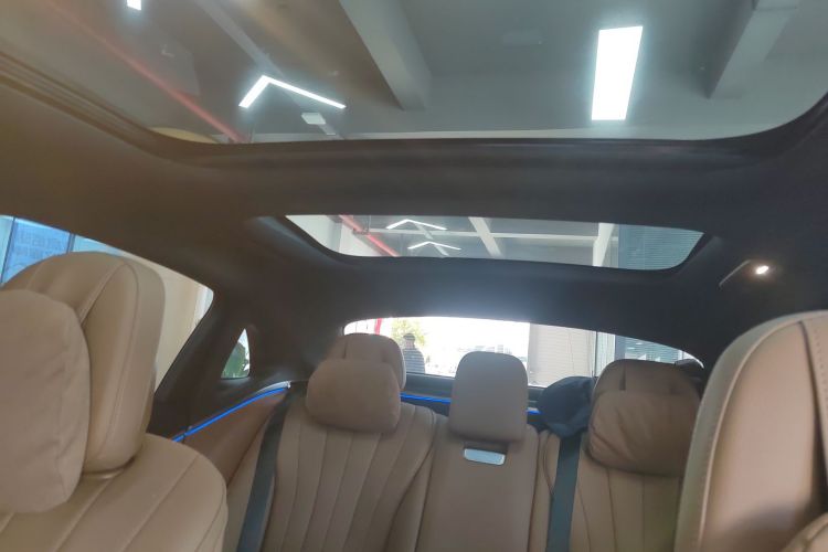 奔驰E级 2025款 E 300 L 时尚型中控内饰22