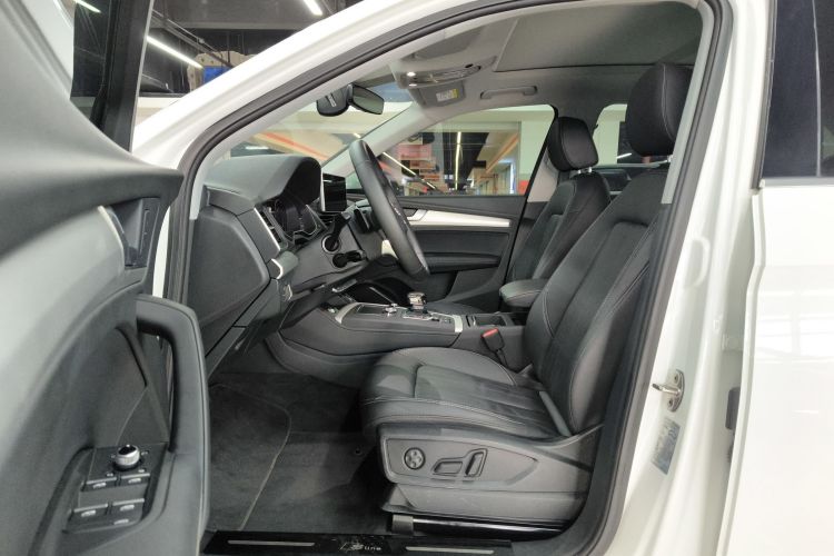 奥迪Q5L 2020款 改款 40 TFSI 荣享时尚型中控内饰7003