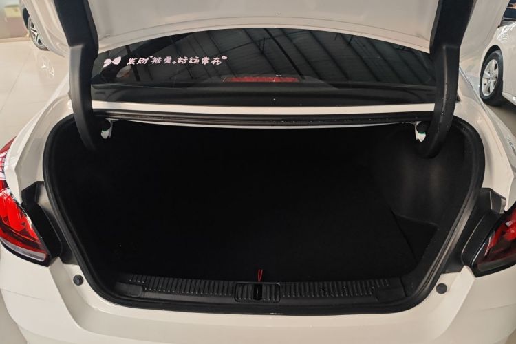 名爵 MG5 2023款 180DVVT CVT豪华版机舱底盘23