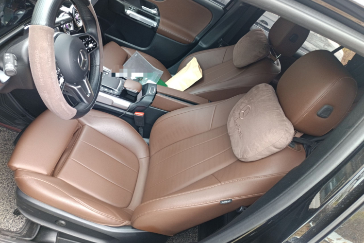 奔驰GLB 2021款 GLB 200 动感型中控内饰19