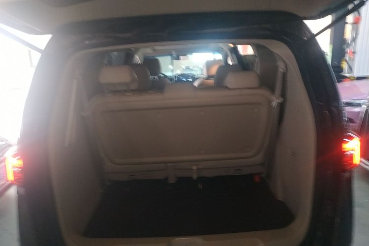 别克GL8 2023款 陆上公务舱 智享型机舱底盘23