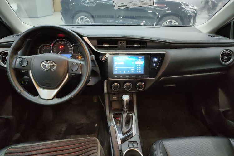 丰田 雷凌 2017款 改款 185T CVT精英版 国V中控内饰12