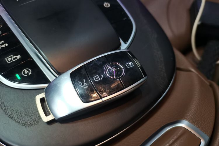 奔驰E级 2019款 E 260 L 运动型中控内饰11