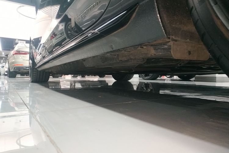 奥迪A4L 2024款 40 TFSI quattro RS套件燃速型局部细节9002