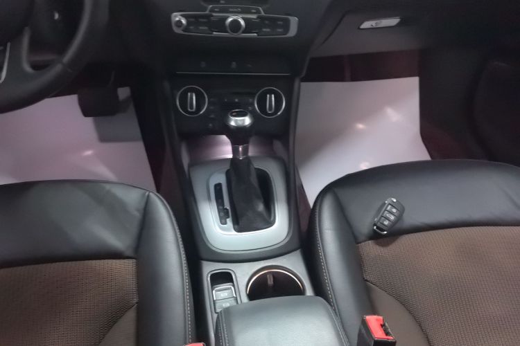 奥迪Q3 2018款 30周年年型 35 TFSI 时尚型中控内饰18