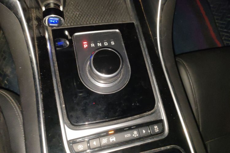 捷豹XFL 2018款 XFL 2.0T 200PS 风华版中控内饰18