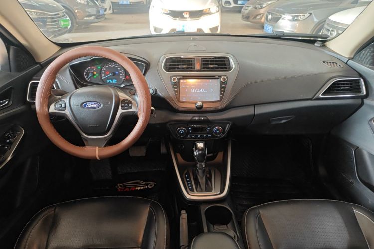 福特 福睿斯 2015款 1.5L 自动时尚型中控内饰12