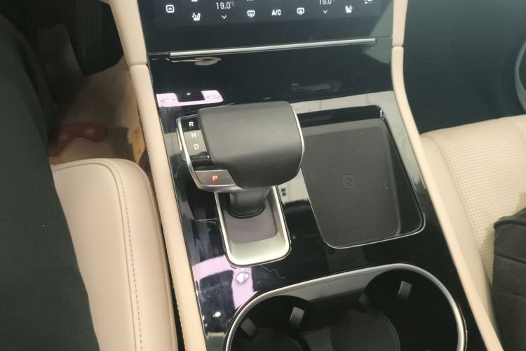 理想汽车 理想ONE 2020款 增程6座版中控内饰18