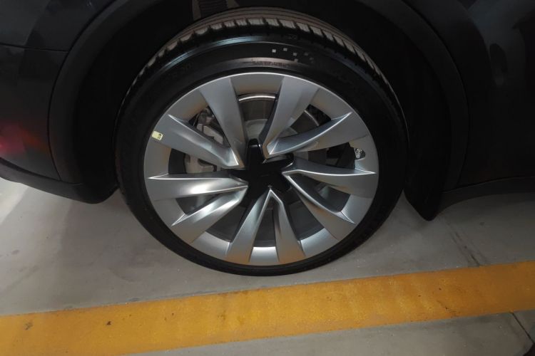 特斯拉 Model Y 2025款 长续航全轮驱动 首发版车身外观6008