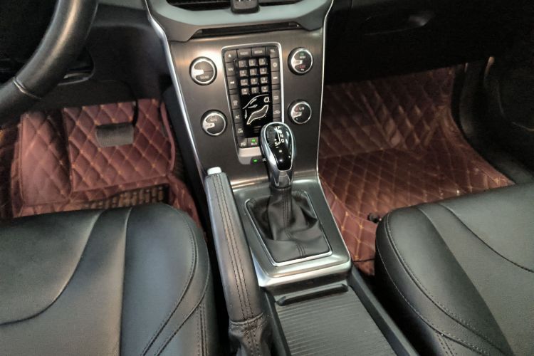 沃尔沃V40 2015款 1.6T 智雅版中控内饰18