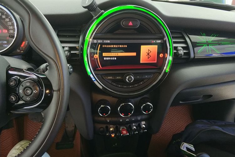 MINI 2020款 1.5T COOPER 艺术家中控内饰16