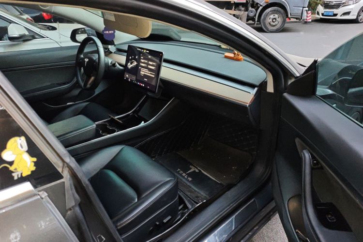 特斯拉 Model 3 2020款 标准续航后驱升级版局部细节9005