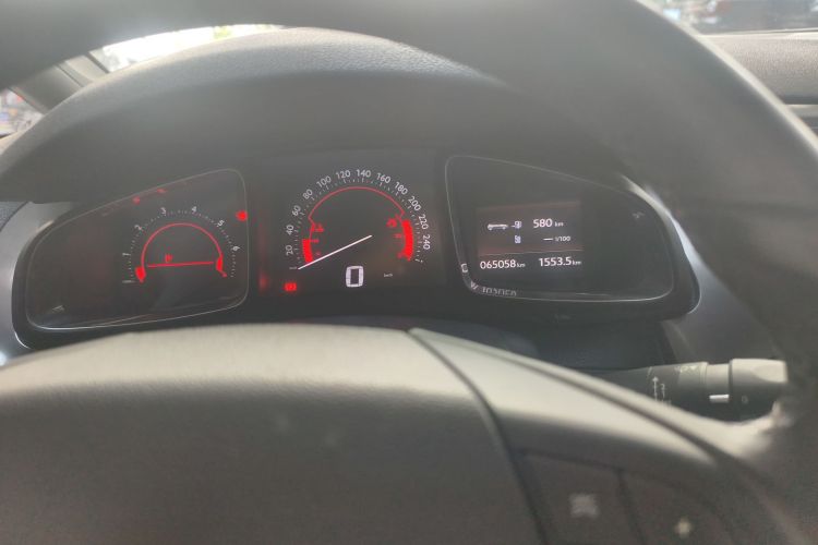 DS 5 2013款 1.6T 雅致版THP200中控内饰15