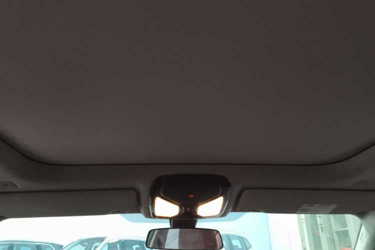 宝马3系 2024款 325i M运动套装中控内饰22