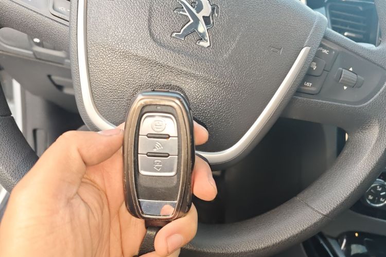 标致508 2013款 2.0L 两周年纪念 自动天窗经典版中控内饰11