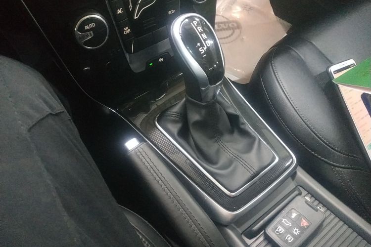 沃尔沃V40 2017款 T3 智逸版中控内饰18