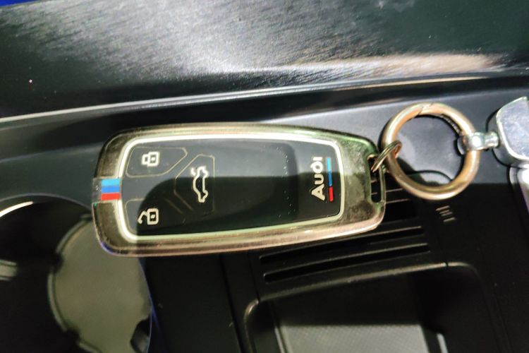 奥迪A4L 2022款 40 TFSI 时尚动感型中控内饰11