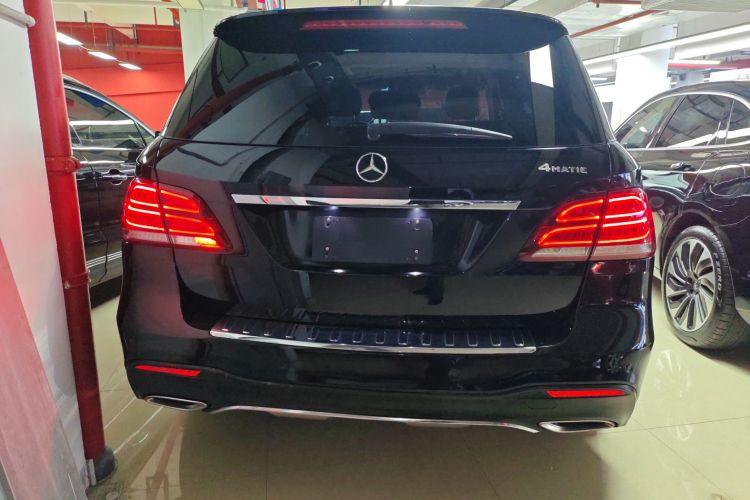 奔驰GLE 2018款 GLE 400 4MATIC 臻藏版车身外观6