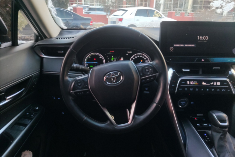 丰田 凌放HARRIER 2022款 双擎 2.5L CVT四驱尊享版中控内饰13