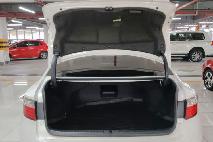 雷克萨斯ES 2013款 250 精英版机舱底盘23