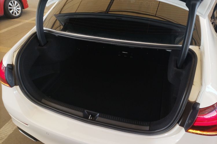 奔驰A级 2022款 改款二 A 200 L 运动轿车时尚型机舱底盘23