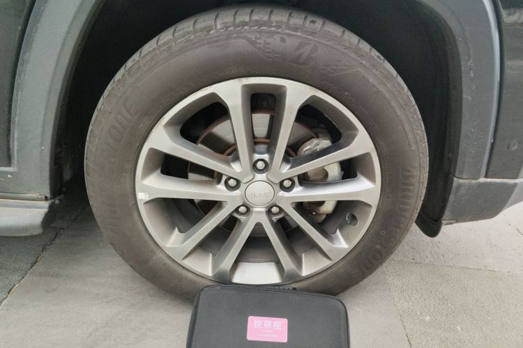 Jeep 大指挥官 2018款 2.0T 四驱尊享导航版 国V车身外观10