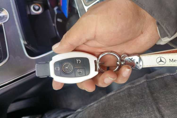 奔驰C级 2016款 C 180 L 运动型中控内饰7001