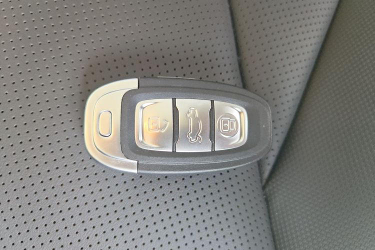 红旗E-QM5 2021款 网约充电 基础版 5座中控内饰11