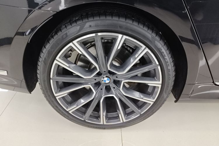 宝马7系 2019款 改款 740Li 领先型 M运动套装车身外观6008