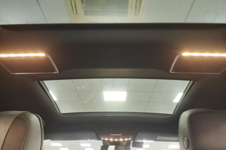 奔驰GLC 2022款 改款 GLC 300 L 4MATIC 动感型臻藏版中控内饰22