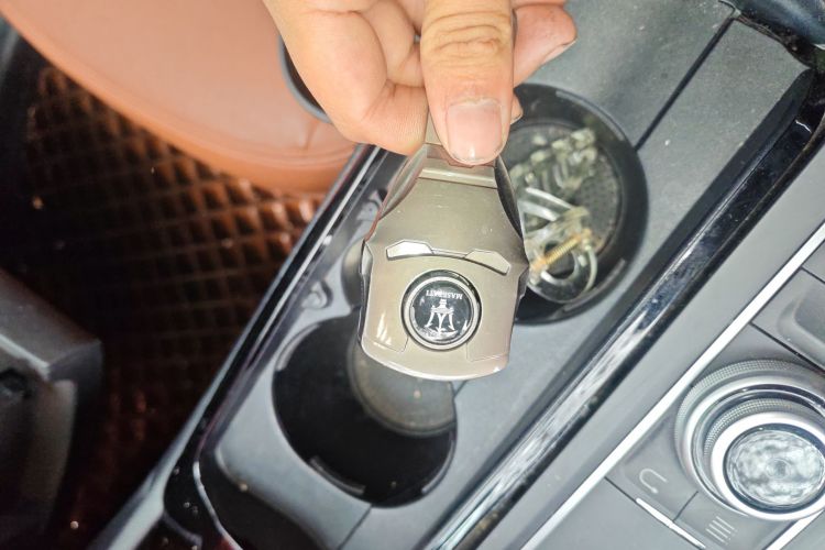 玛莎拉蒂 Levante 2018款 3.0T 经典版中控内饰11