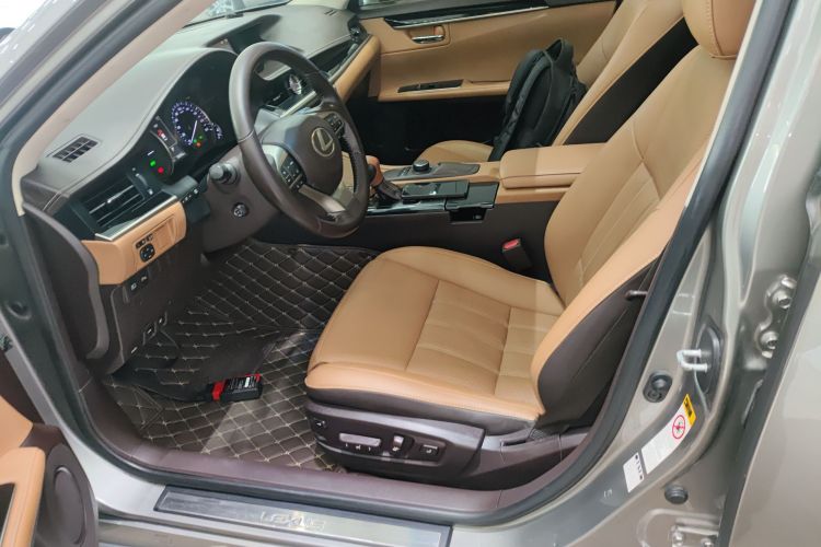 雷克萨斯ES 2015款 300h 舒适版局部细节19